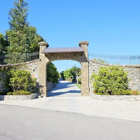 Luxurious In Italian Lakes Region With Pool Vila